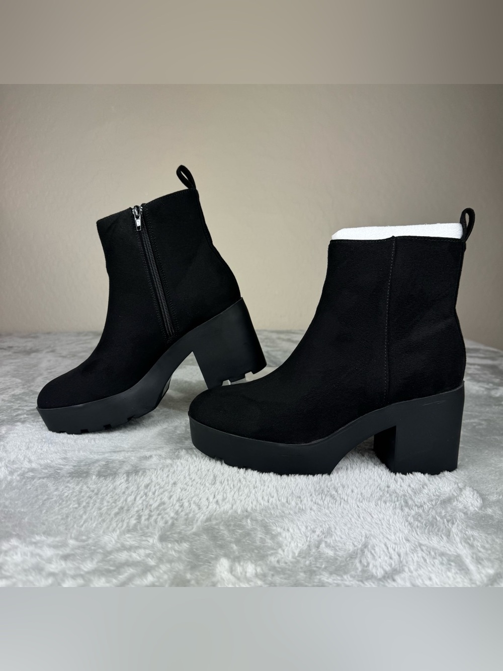 Journee collection Cassidy Lug Sole Booties in Faux SUEDE sz 8.5 new